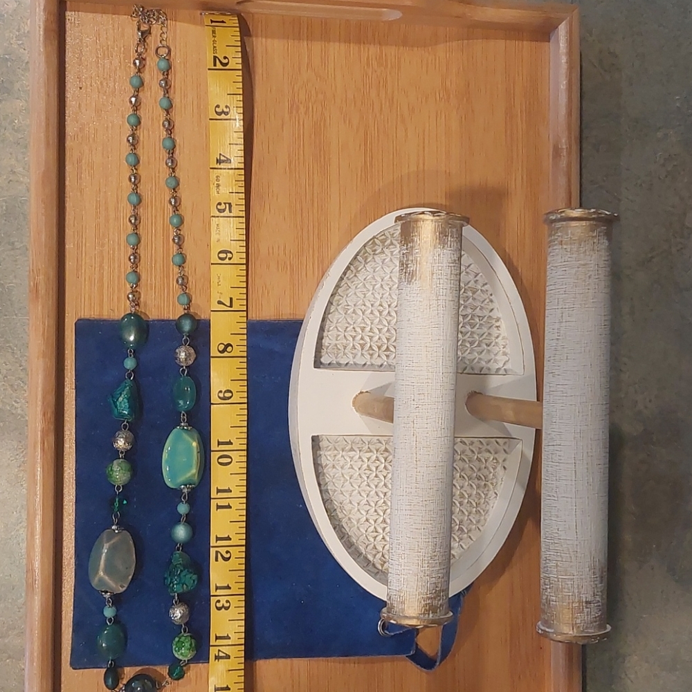 Woman's faux stone necklace